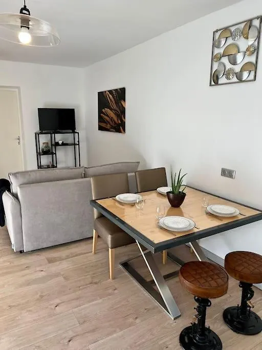 Lejlighed Le Dauphin - Appartement Chaleureux Proche Gare De Bourgoin Frankrig